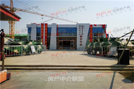 华龙西苑最东户稀缺房源！3室2厅2卫126m2毛坯房